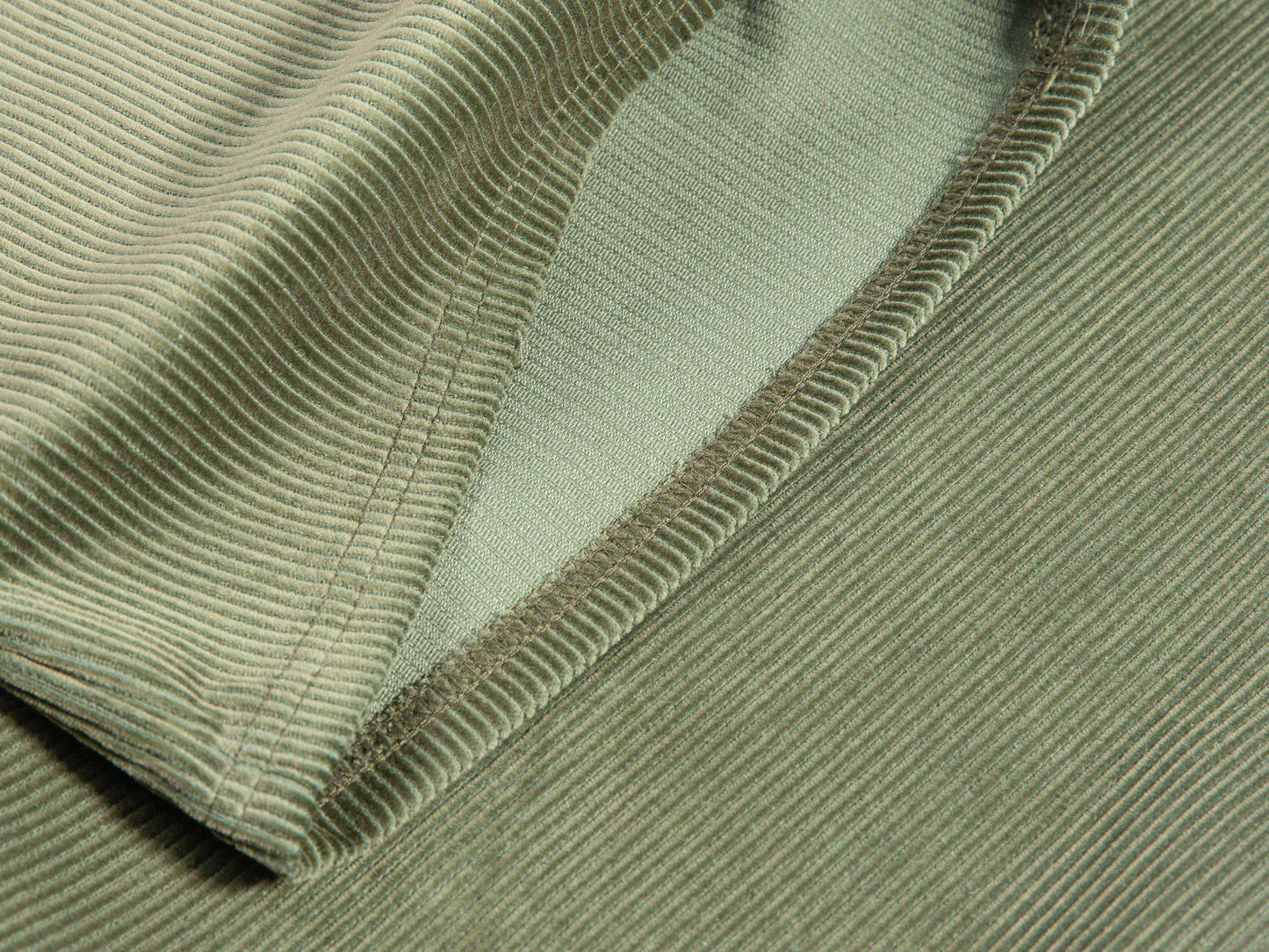 Pantalone Cropped Ampio in Velluto a Coste